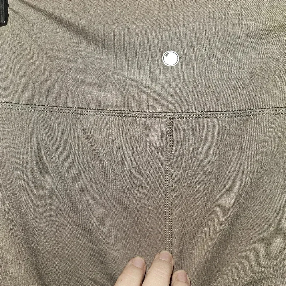 Yogalicious Lux Womans Taupe Shorts Size Xl - Picture 7 of 8